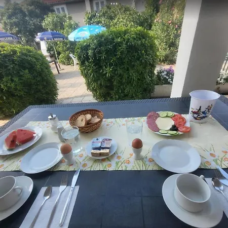 - Haus Sofija - Mit Eigenem Bad Und Privatparkplatz - Bed And Bike Grebaštica