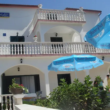 Gaestehaus Sofija Mit Fruehstueck, Privatparkplatz Und Klimaanlage Apartman Grebaštica