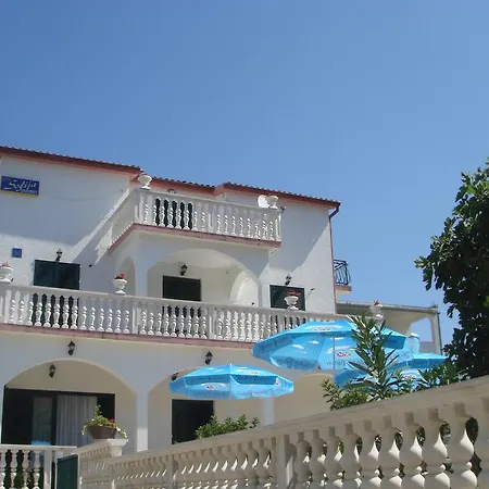 Gaestehaus Sofija Mit Fruehstueck, Privatparkplatz Und Klimaanlage Grebaštica