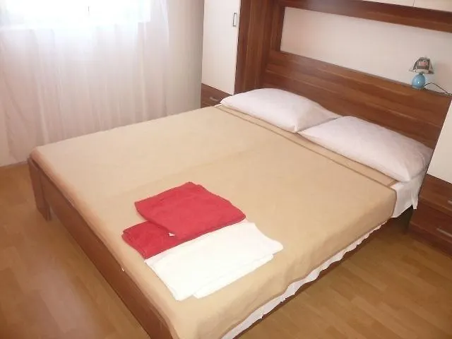 Bed and Breakfast - Haus Sofija - Mit Eigenem Bad Und Privatparkplatz - Bed And Bike