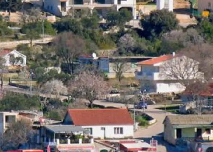 - Haus Sofija - Mit Eigenem Bad Und Privatparkplatz - Bed And Bike 3* Grebaštica